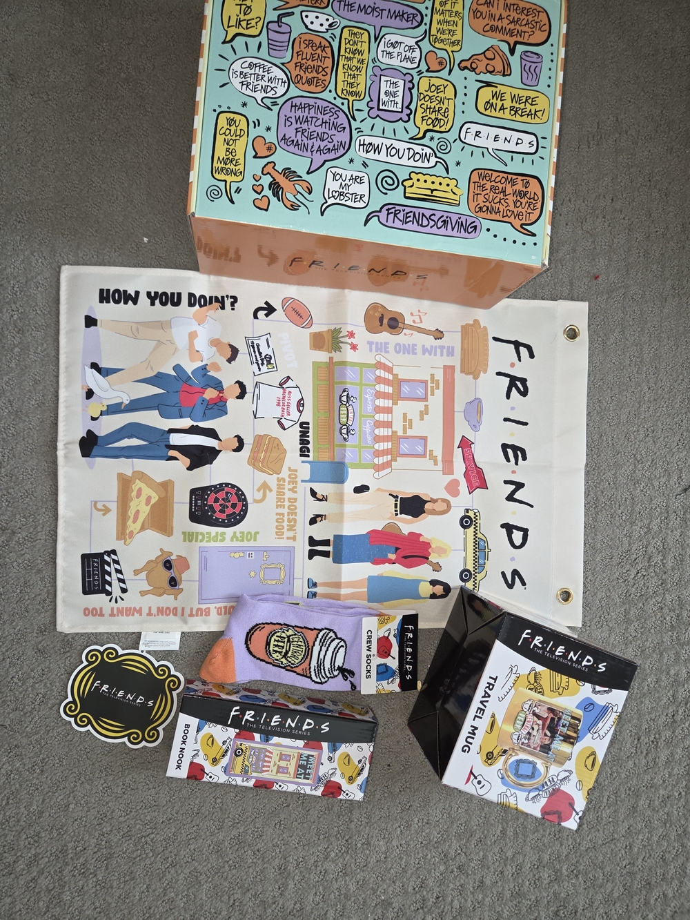 FRIENDS Multicolor Collectible Gift Set with Pastel Socks and Illustrated Flag
